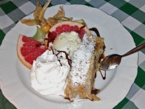 Apfelstrudel, pastel de manzana típico de la gastronomía de Austria