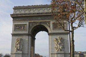 Arco del Triunfo, uno de los monumentos más famosos y visitados de París