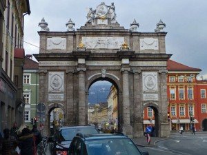 Arco del Triunfo de Innsbruck (Triumphpforte), punto de inicio de Maria Theresien Strasse