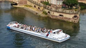 Barco turístico, la forma más pintoresca de moverse por Estrasburgo