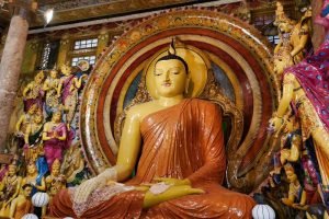 Estatua de Buda en el Templo Gangaramaya, uno de los más visitados de Colombo