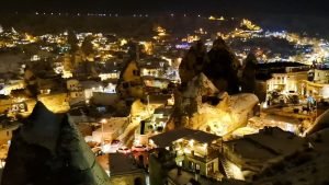 Vista nocturna de la Capadocia