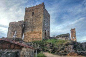 Castillo de Calatañazor, a sus pies se vivió la famosa batalla donde Almanzor perdió el tambor