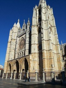 Fachada principal de la Catedral de León