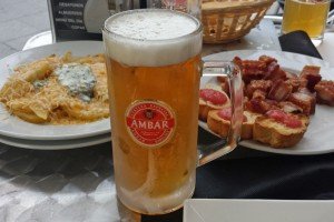Tapas en Zaragoza con una cerveza Ámbar, qué comer en Zaragoza