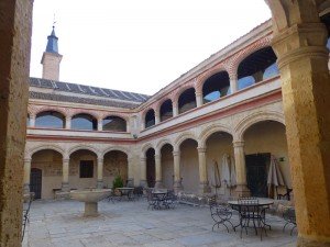 Claustro del Monasterio de San Antonio el Real