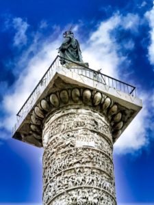 Columna de Marco Aurelio en la Plaza Colonna