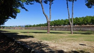 Parque junto a la Muralla de Lucca, utilizado como espacio de recreo