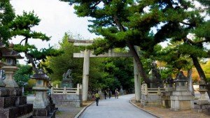 Torii de entrada al Santuario Kitano Tenmangu en Kioto