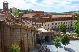Escalinata de Teruel salvando el desnivel hasta la Estación de Trenes
