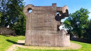 Escultura de Chillida en el Parque de los Pueblos de Europa