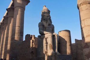 Estatua de Ramsés II en el Templo de Lúxor