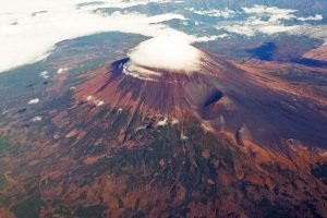 Vista aérea del Monte Fuji, el pico más alto de Japón