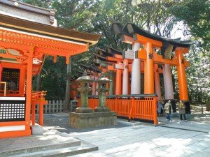 Primeros torii del santuario Fushimi Inari Taisha