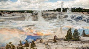 Géiser y fuentes termales del Parque Nacional de Yellowstone