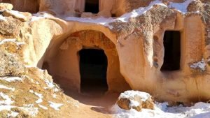 Iglesia excavada en piedra en la Capadocia