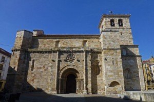 La Iglesia de San Juan Bautista se alza imponente en plena Plaza Mayor de Zamora