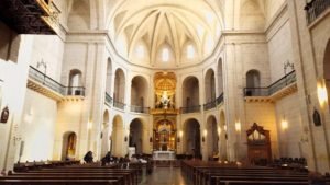 Interior barroco de la Catedral de Alicante