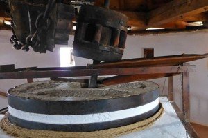 Maquinaria de molienda original de un molino de La Mancha