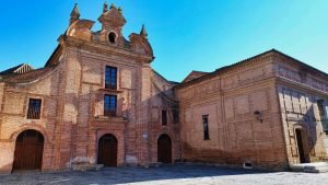 Convento de San Agustín, reconvertido en Museo de Cerámica Ruiz de Luna