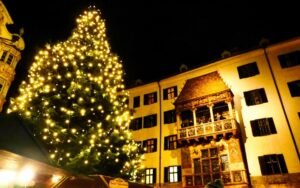 Navidad en Innsbruck, árbol junto al Tejado de Oro