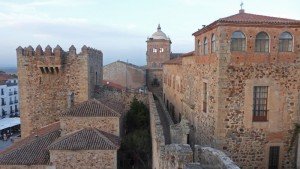 Torre de Bujaco adosada a la muralla de Cáceres