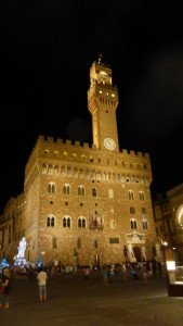 Vista nocturna del Palazzo Vecchio de Florencia
