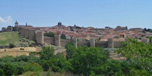 Muralla de Ávila vista desde el Mirador de los Cuatro Postes