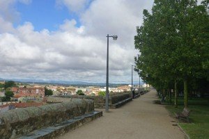 Parque junto a la muralla romana de Astorga