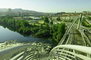 Ciudad de Orense vista desde el Puente del Milenio