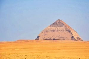 Pirámide Acodada, la más importante de las pirámides de Dahshur