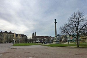 Plaza del Palacio (Schlossplatz), rodeada por los principales sitios de interés de Stuttgart