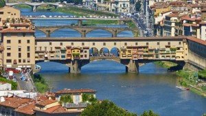 Ponte Vecchio de Florencia sobre el río Arno