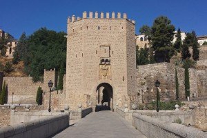 Puerta más antigua del Puente de Alcántara. puentes de Toledo