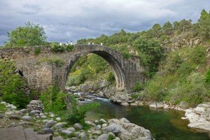 Garganta y Puente de Alardos en Madrigal de la Vera