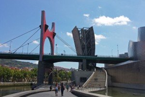 Puente de la Salve junto al Museo Guggenheim, puentes de Bilbao