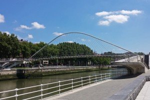 Puente de Calatrava o Zubizuri, puentes de Bilbao