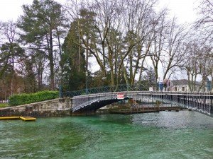 Puente de los Amores de Annecy sobre el Canal de Vassé