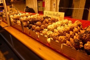 Puesto de dulces tradicionales, un básico de los mercados navideños de Europa