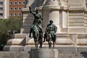 Don Quijote y Sancho Panza en el Monumento a Cervantes de la Plaza de España