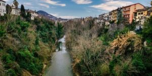 Ascoli Piceno atravesado por el río Tronto 