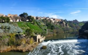 Vistas del río Tajo desde uno de los puentes de Toledo
