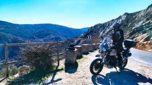 Ruta en moto por la Sierra del Rincón: Naturaleza y aventura sobre dos ruedas