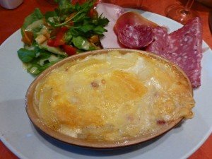 Tartiflette saboyana, uno de los platos típicos de la gastronomía de Annecy