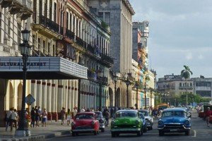 Coches clásicos de La Habana funcionando como taxis particulares, cómo moverse por La Habana
