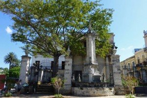 El Templete y la ceiba, lugar de fundación de La Habana en 1519
