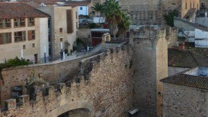 Torre de los Púlpitos, torres de la muralla de Cáceres