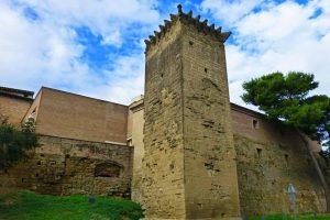 Torreón del Amparo, el único que se conserva en pie de la Muralla de Huesca