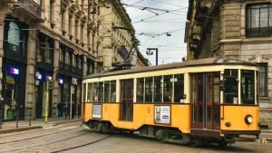 Tranvía, uno de los medios de transporte más utilizados para moverse por Milán