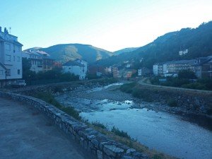 Río Burbia a su paso por Villafranca del Bierzo